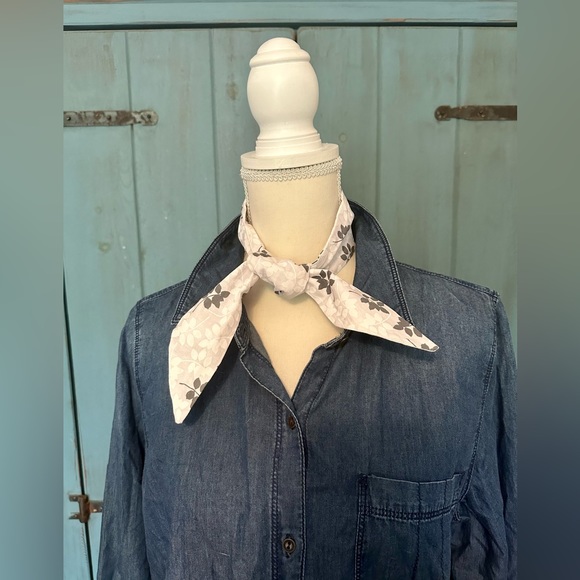 Bundle of Scarves - Picture 4 of 5